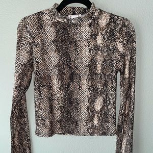 Snakeskin print turtleneck